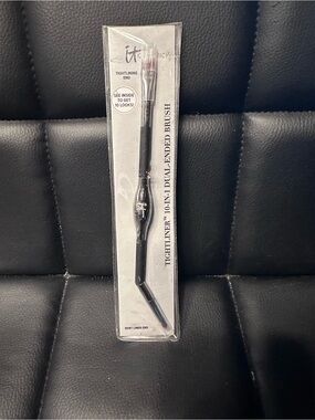 it cosmetics Tightliner Dual-Ended Eyeliner Brush — Silver/Black Packaging